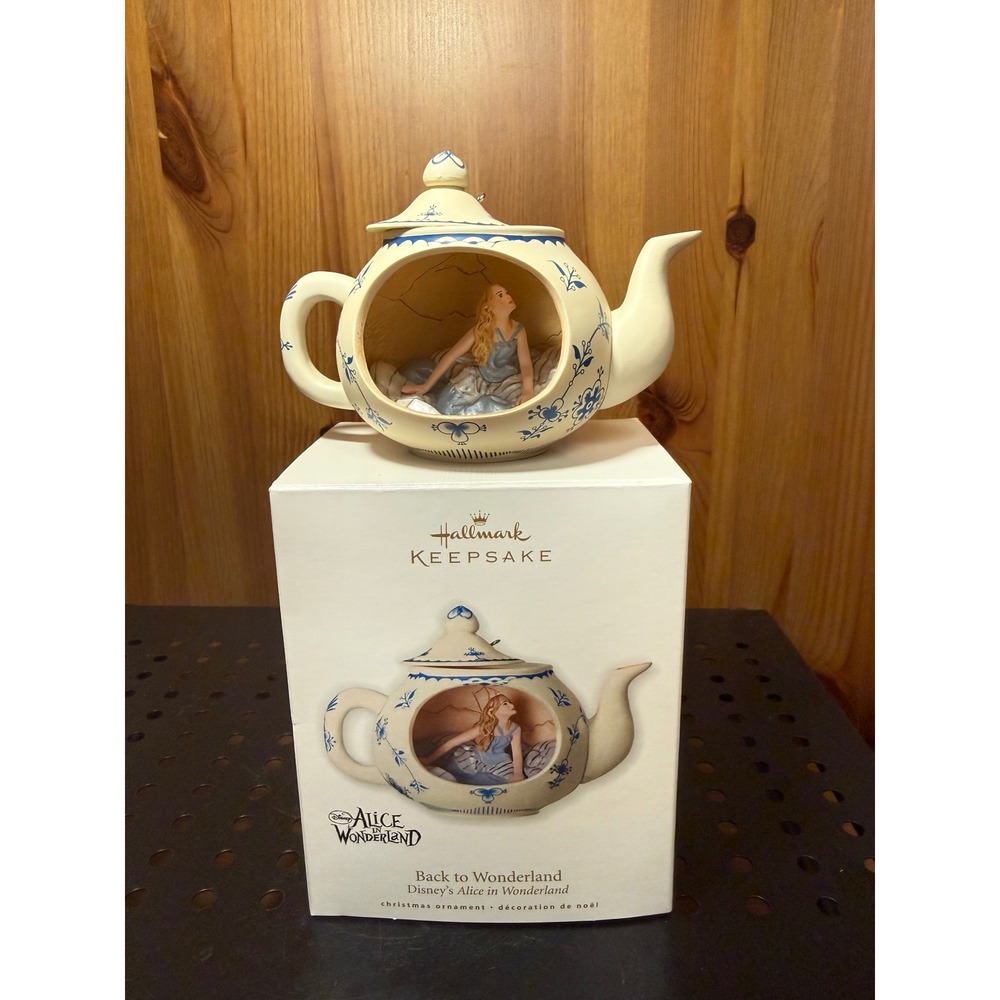 Hallmark Keepsake 2010 Disney Alice in Wonderland Back to Wonderland Ornament
